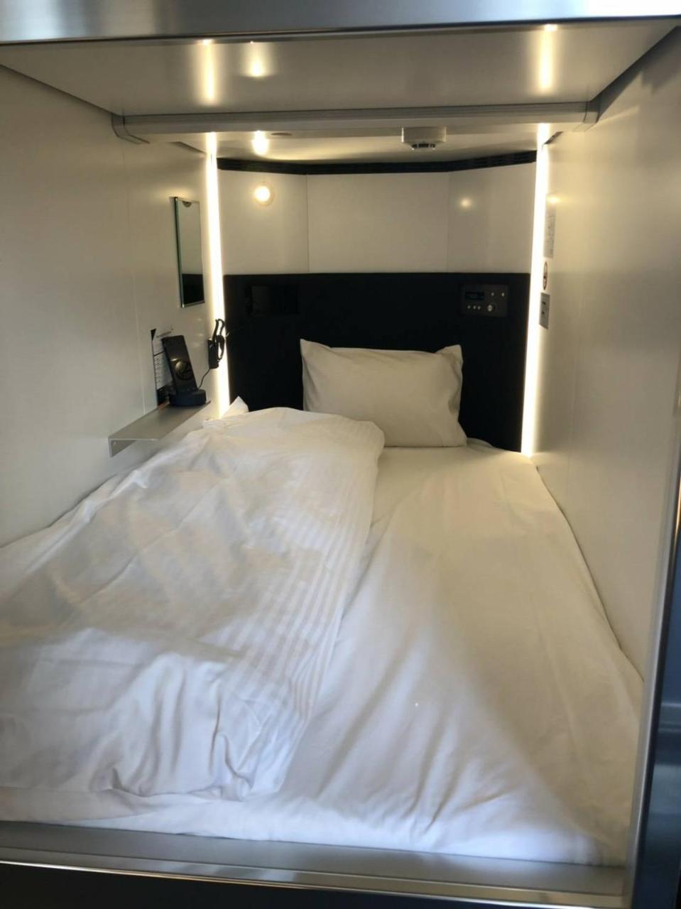 Hearts Capsule Hotel & Spa Hakata Fukuoka  Esterno foto